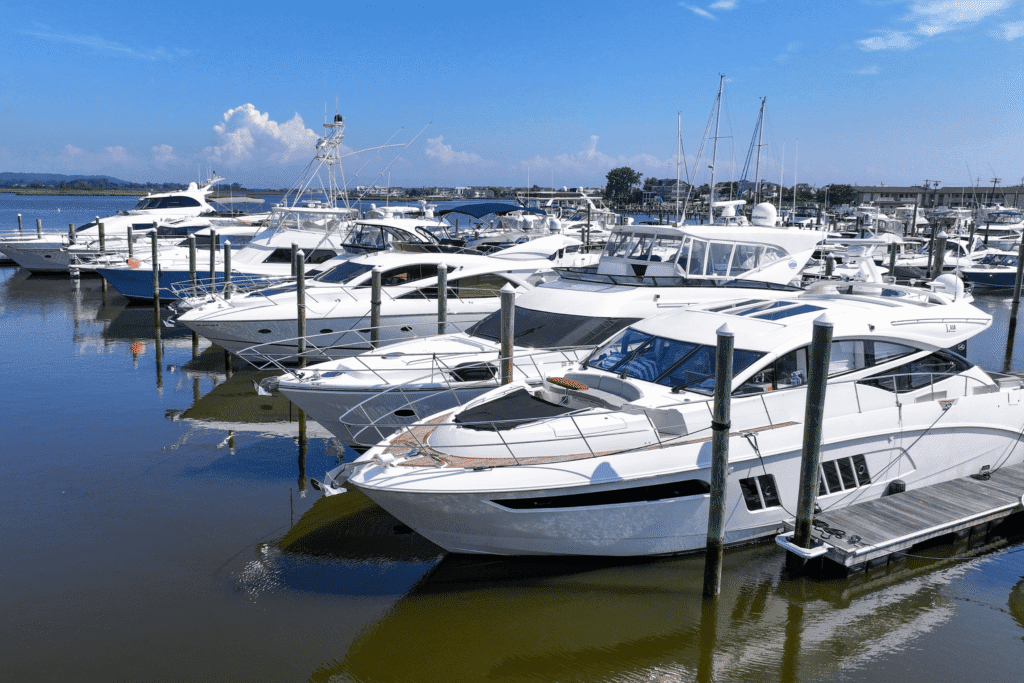 channel-club-marina-lp-bottom-2